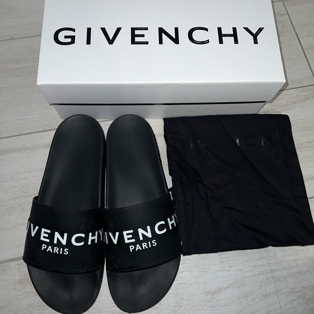 Givenchy Logo Pool Slides in black